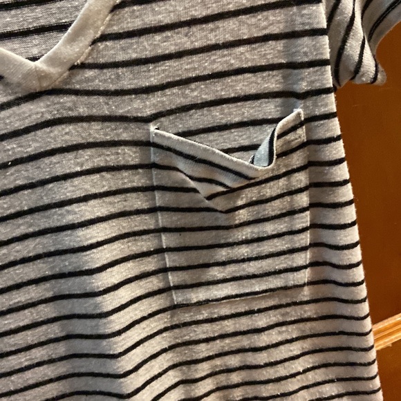 Mossimo tshirt - Picture 3 of 4